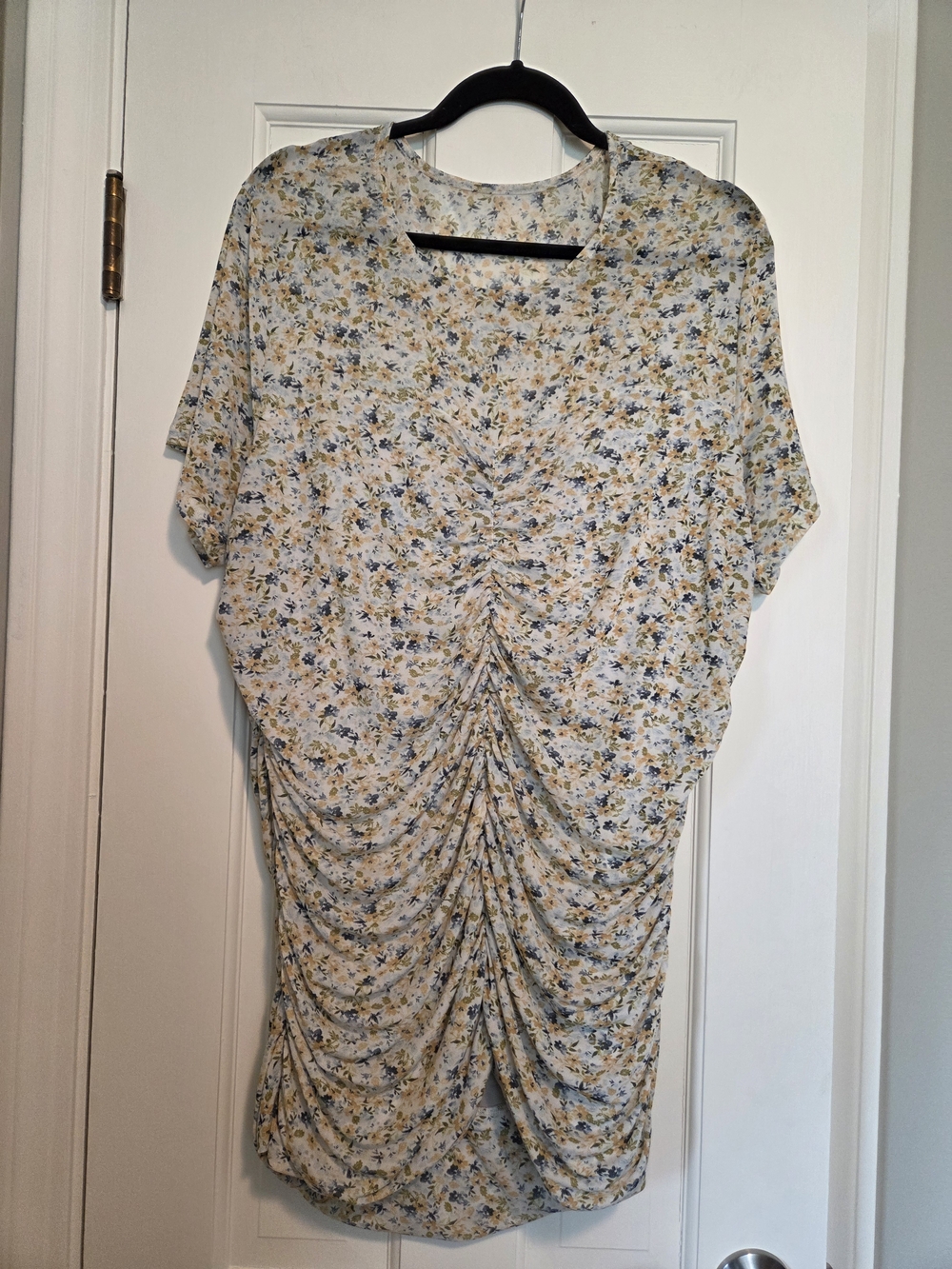 torrid Cream Floral Ruched Short Sleeve long top plus size 3
